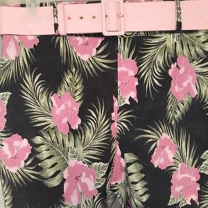 Traci Lords black hibiscus capris